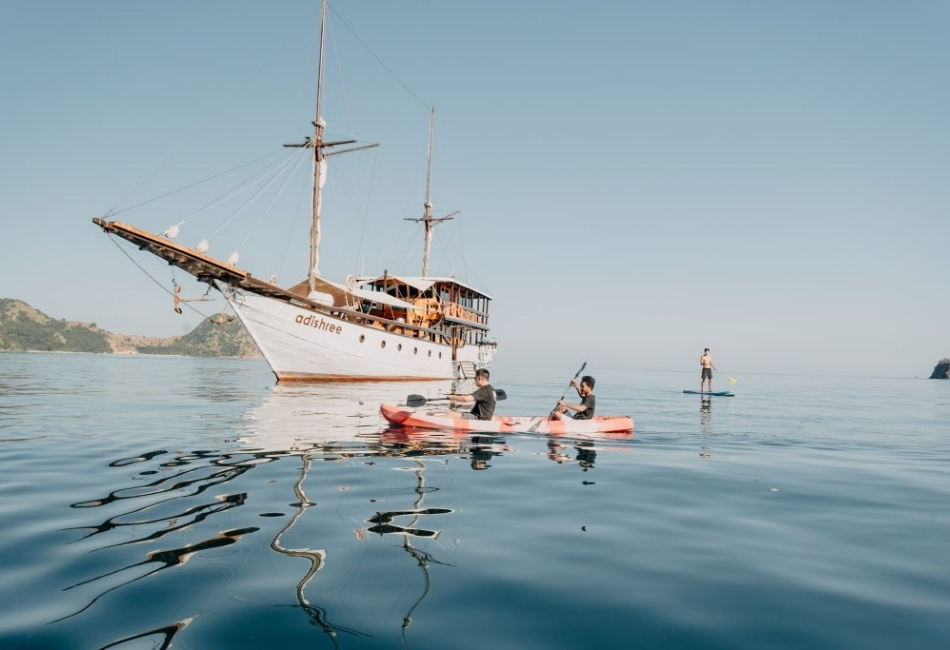 Private phinisi cruise with kayaking and paddleboarding in Indonesia