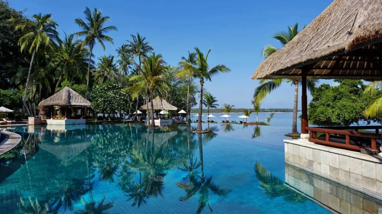 The-Oberoi-Beach-Resort-Lombok-Pool