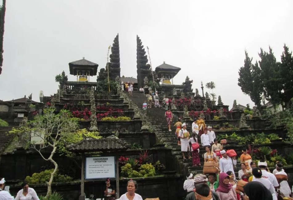 Balinese temple visit during a guided Bali cultural tour
