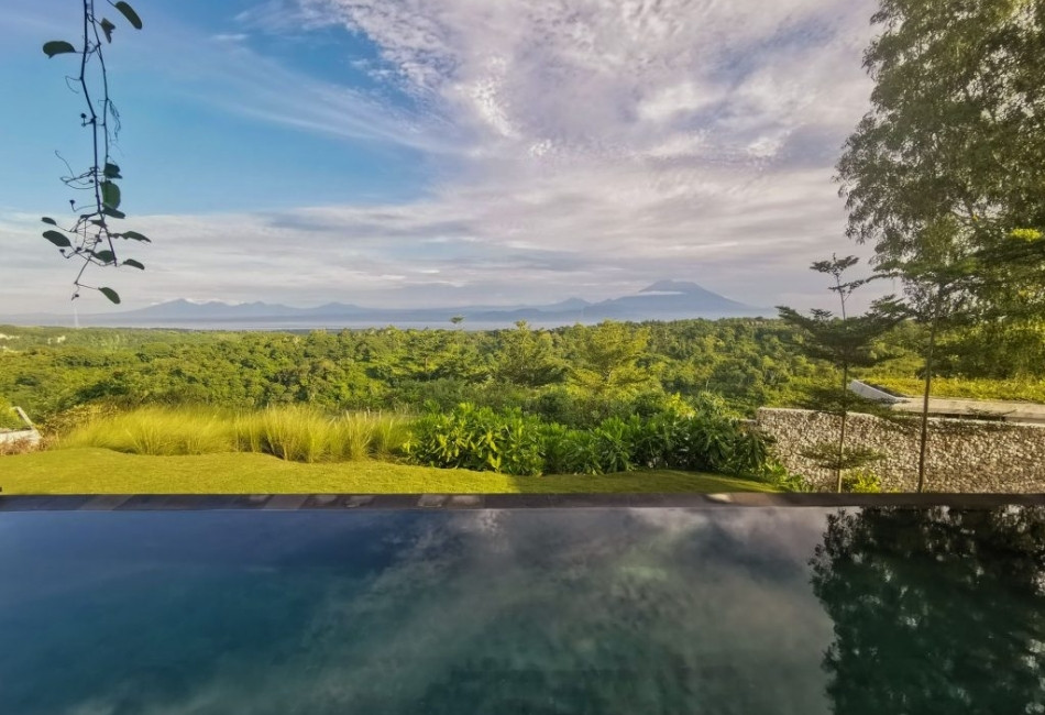 Luxury infinity pool with ocean and mountain views in Nusa Penida
