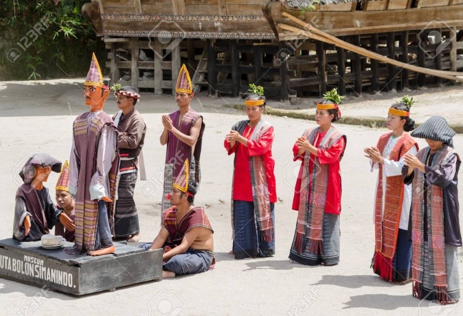 Traditional Indonesian cultural performance for friends on vacation