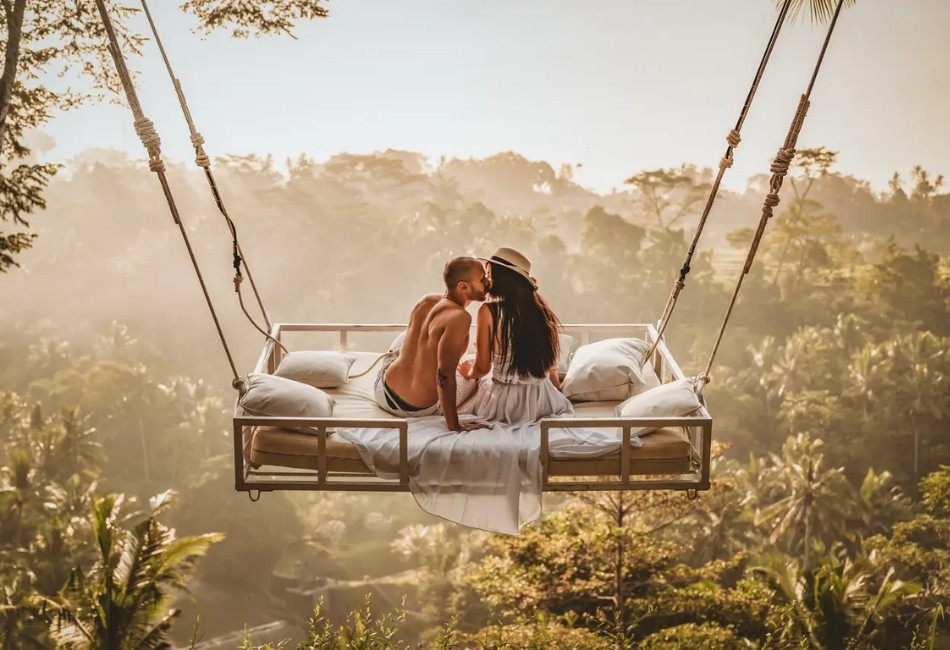 Luxury honeymoon travel for couples in Indonesia