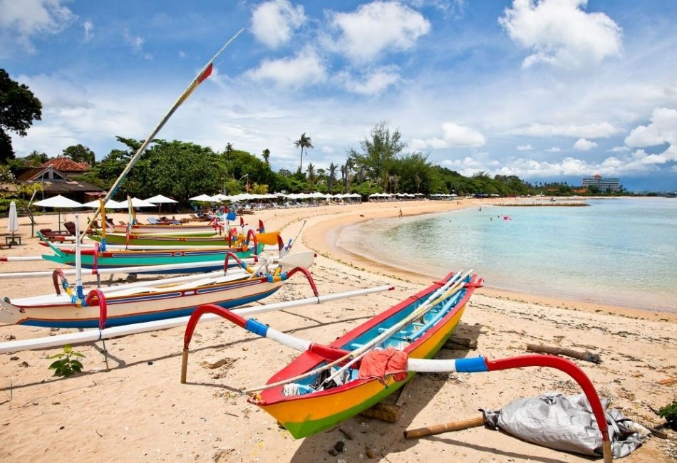 Traditional colorful boats on a Bali beach during a luxury Indonesia tour