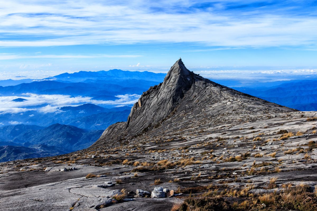mount kinabalu borneo island indonesia highest mountain