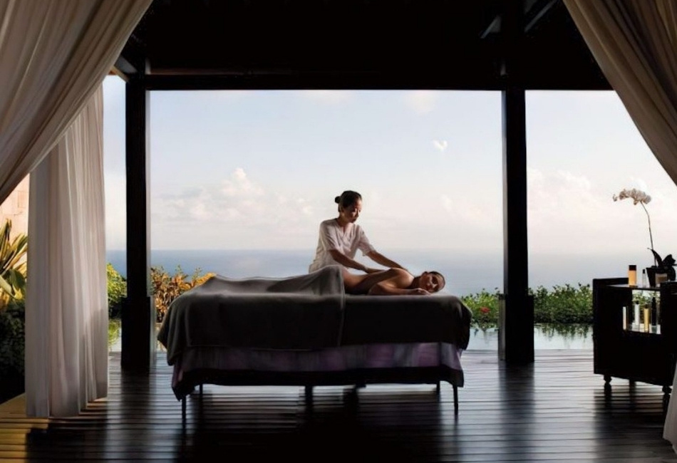 Luxury spa and wellness retreat in Uluwatu Bali Indonesia