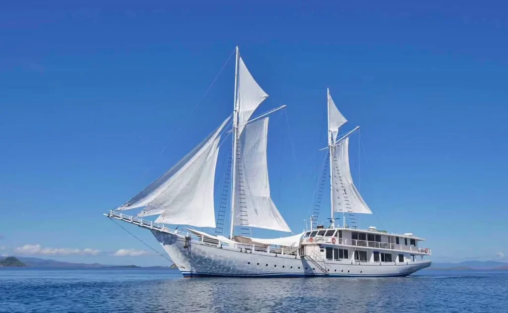 luxury ayana lako di'a phinisi
