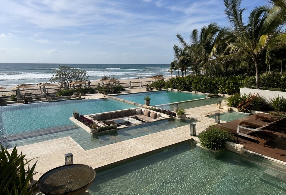 The Mulia Bali Resort beachfront pool with elegant design and stunning ocean views