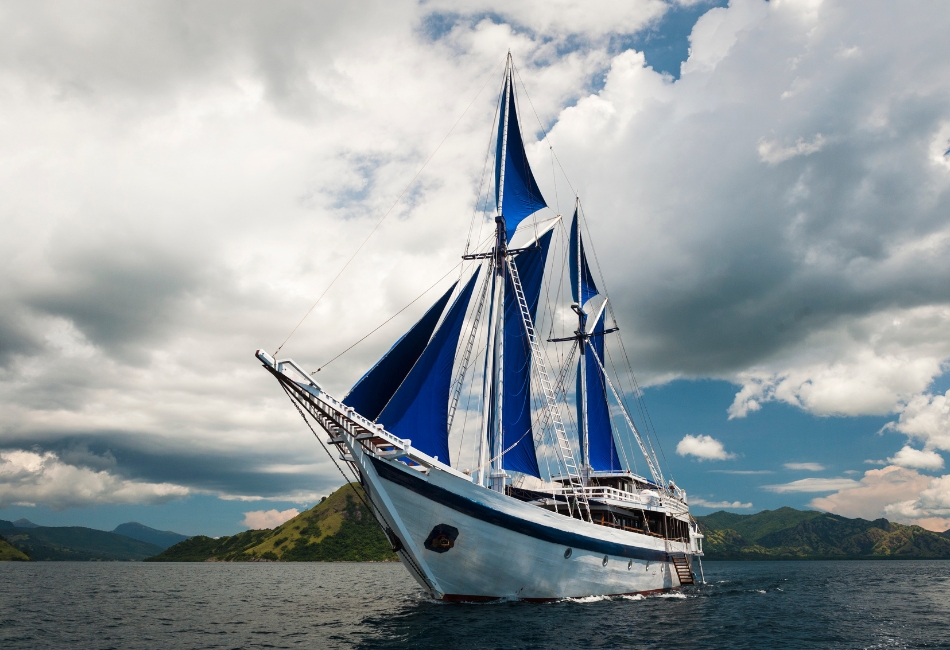 private phinisi cruise in Raja Ampat
